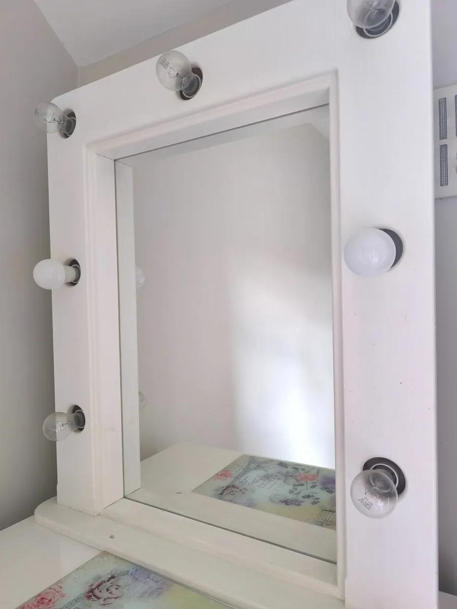Beautiful Hollymood Makeup Mirror - Image 2