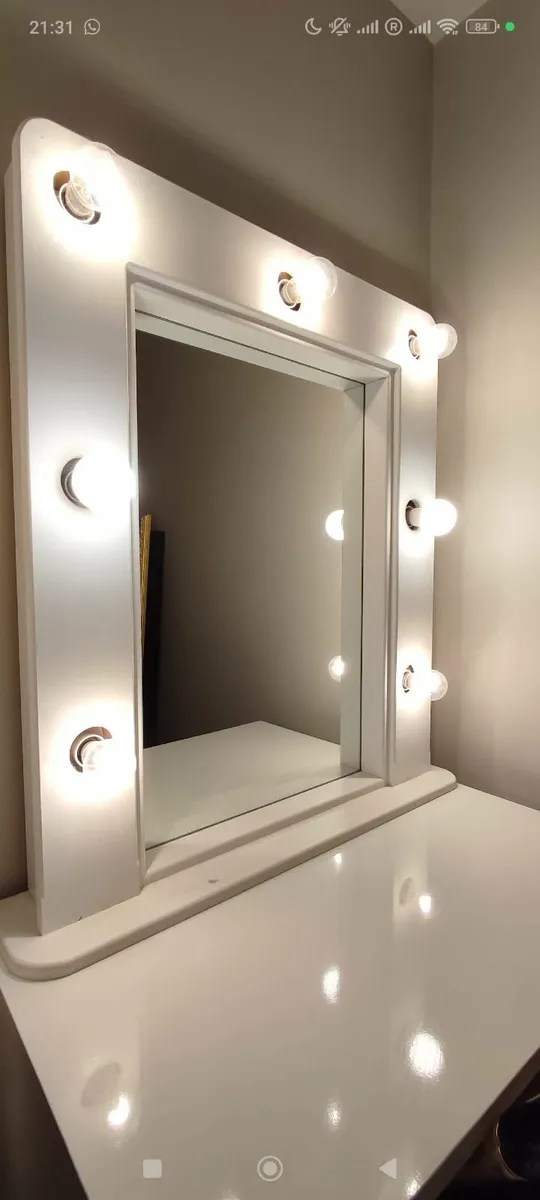 Beautiful Hollymood Makeup Mirror - Image 1