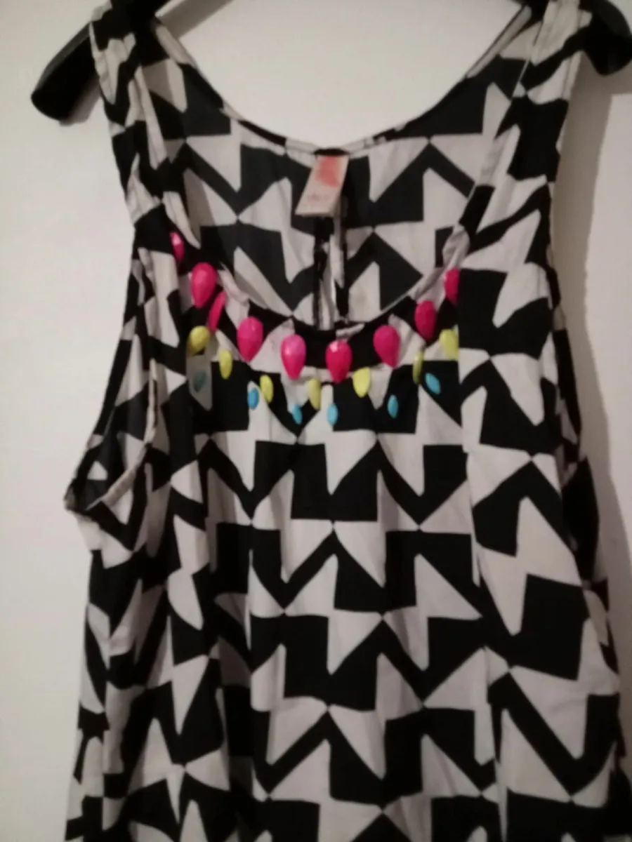 Ladies dresses and tops - Image 3