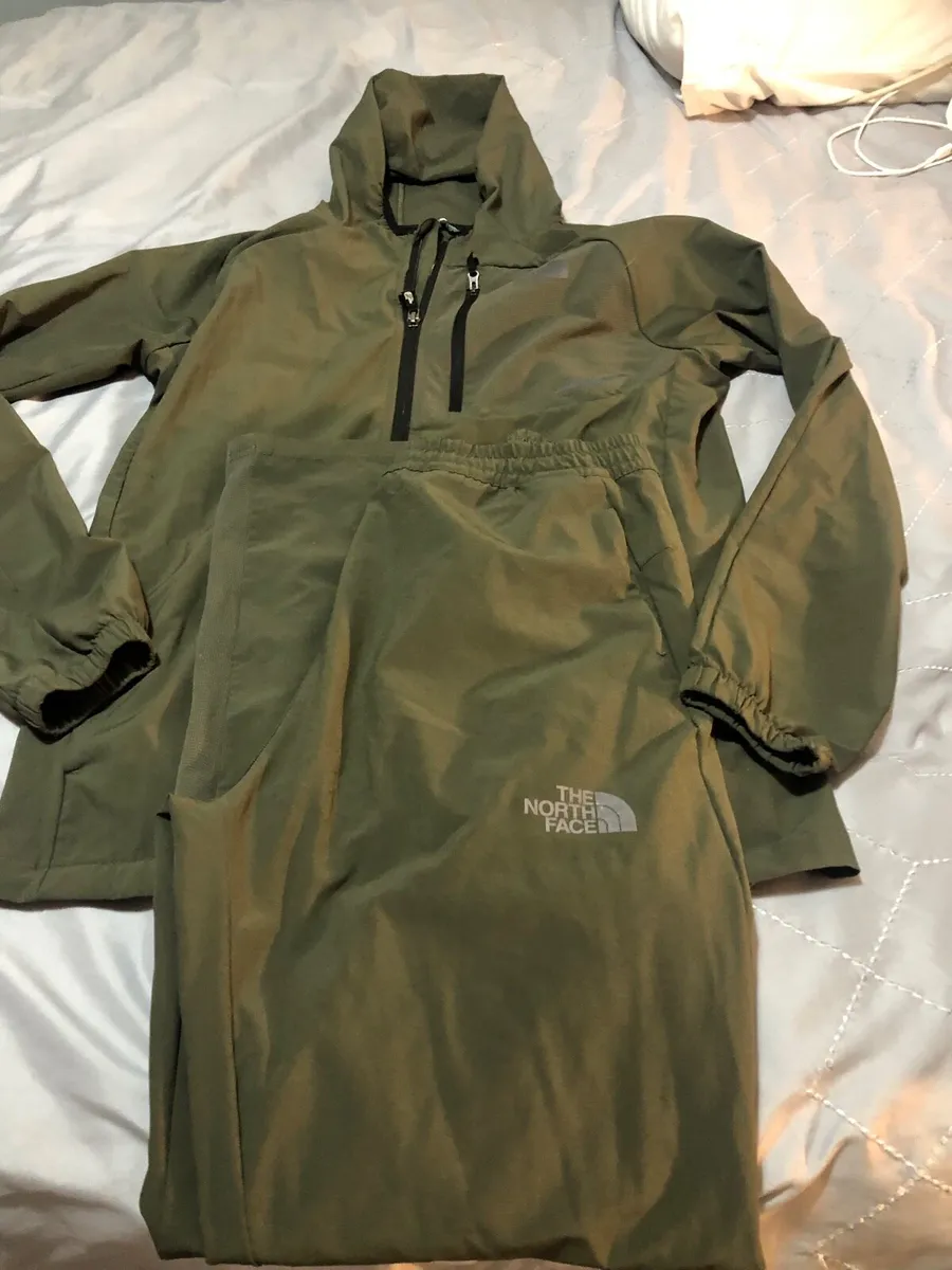Boys northface tracksuit size XxL €40 - Image 1