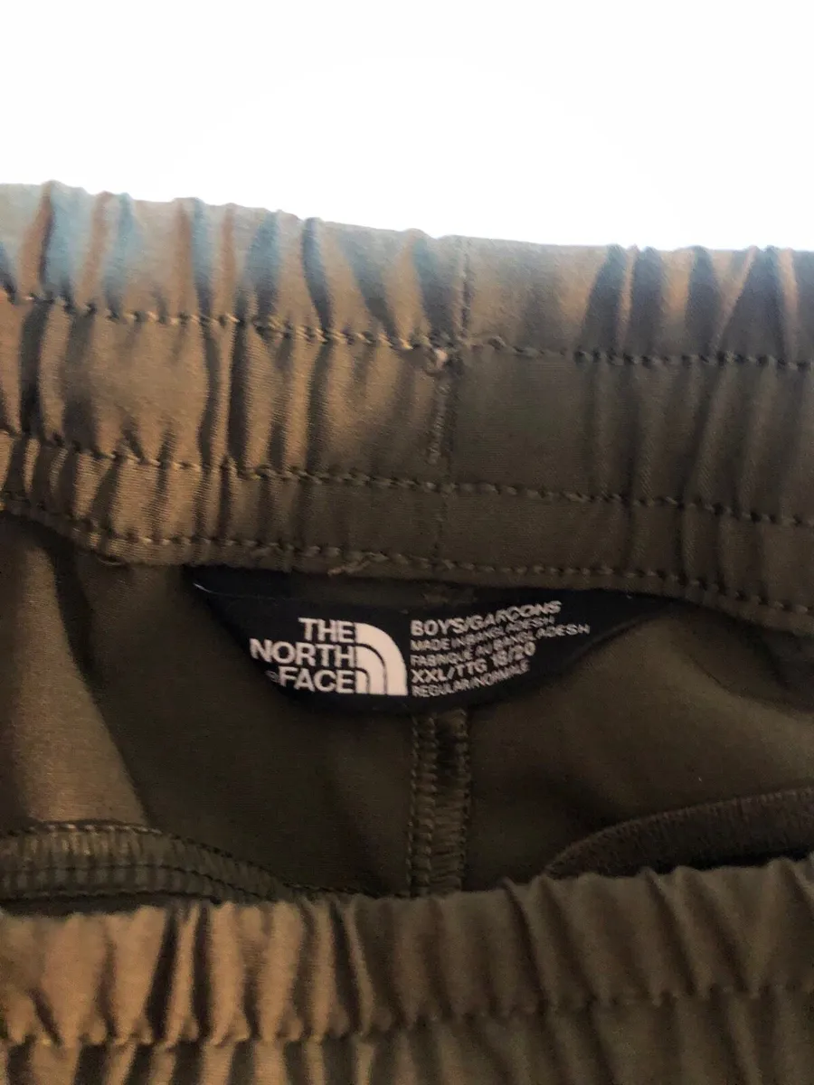 Boys northface tracksuit size XxL €40 - Image 3