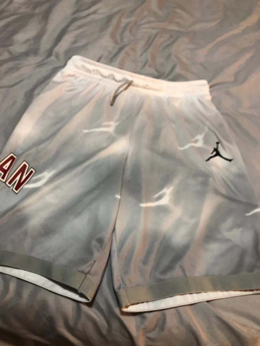 Boys Jordan shorts age 13/15 €10 - Image 1