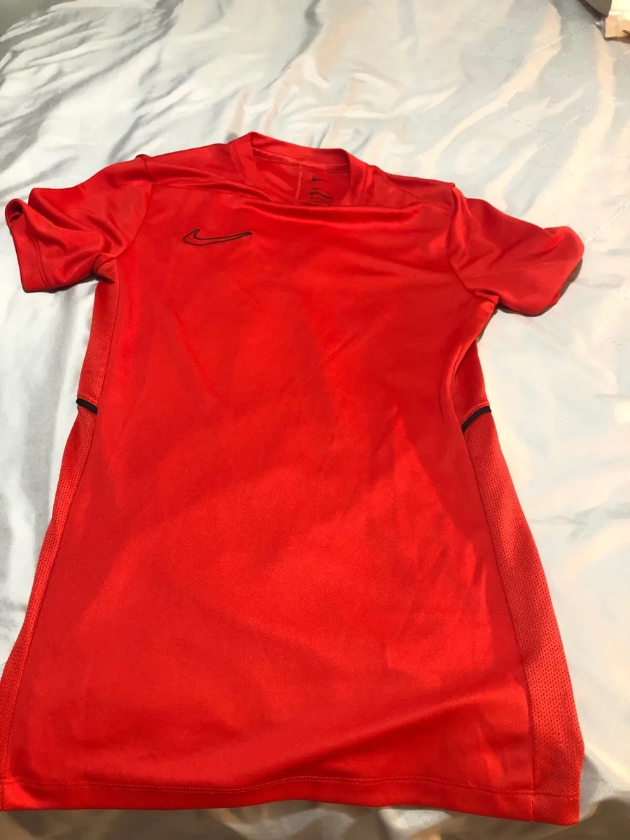 Boys Nike top size Xs €5 - Image 1
