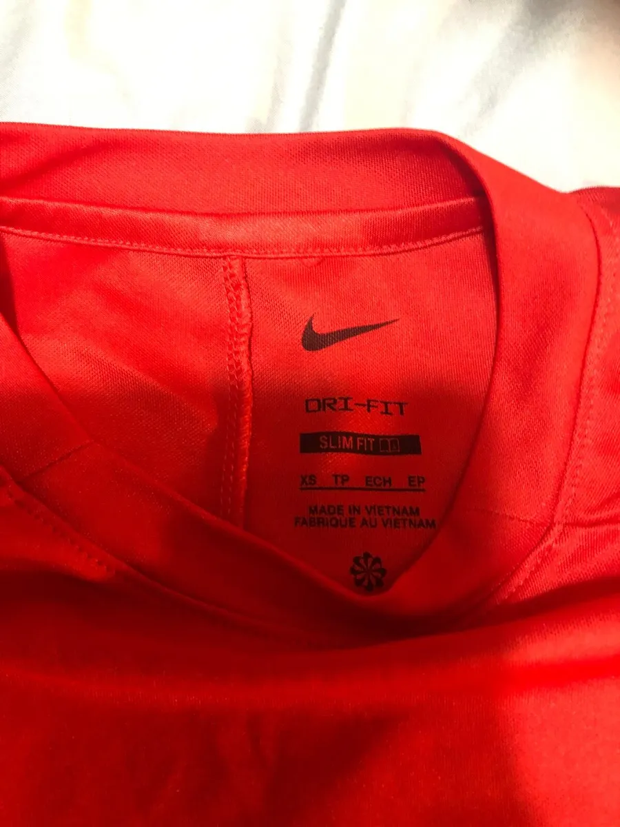 Boys Nike top size Xs €5 - Image 3