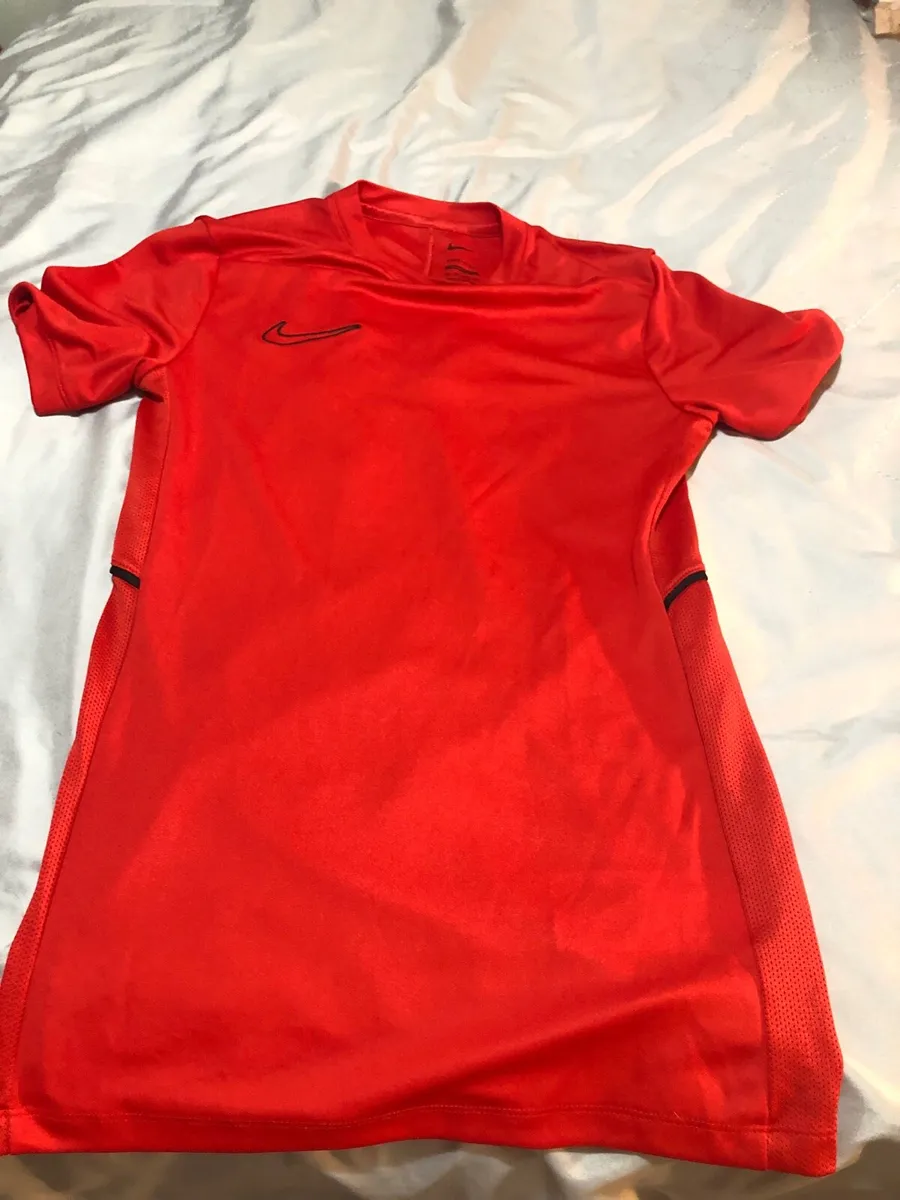 Boys Nike top size Xs €5 - Image 4