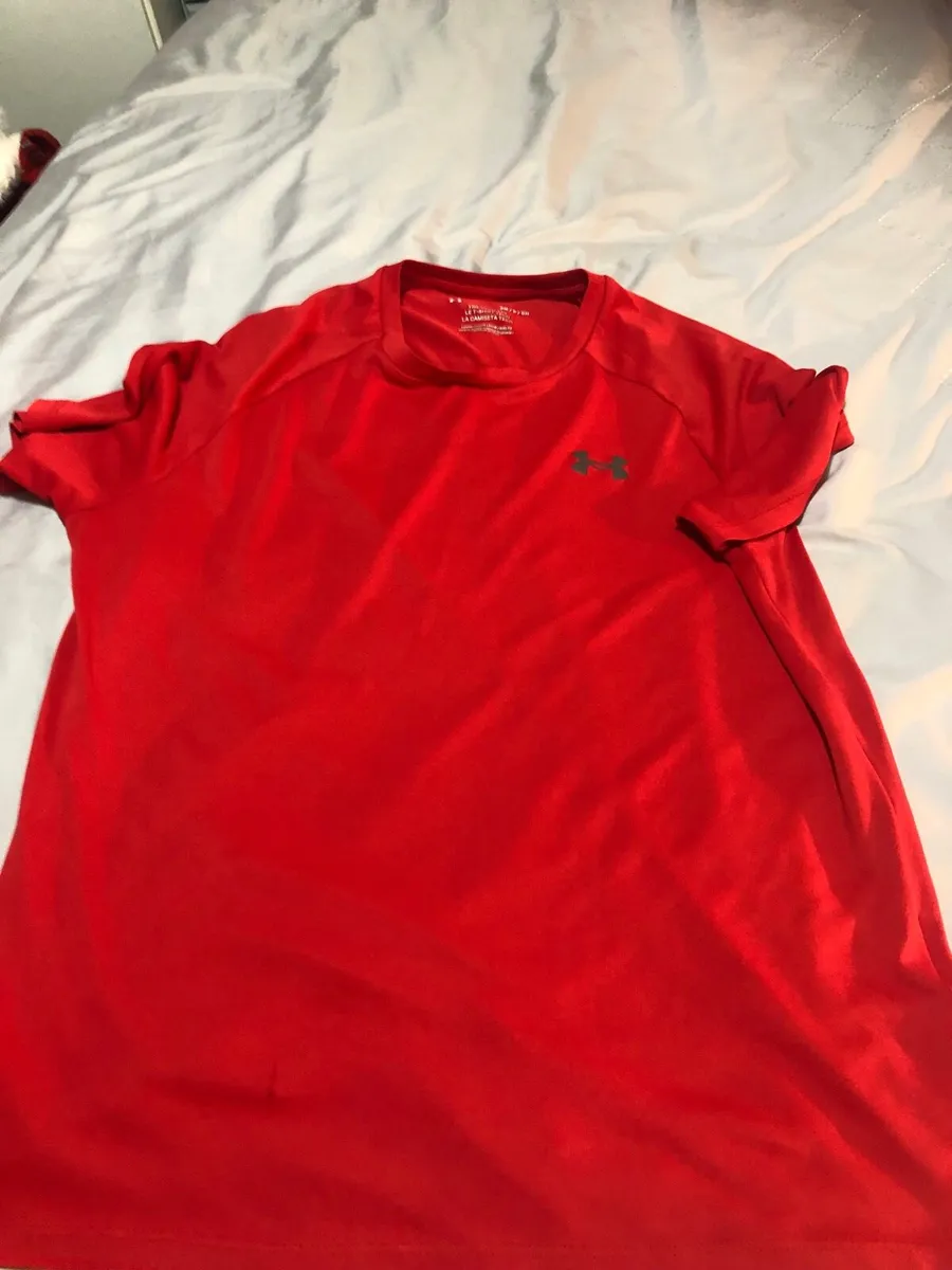 Boys under armour top size S €5 - Image 1