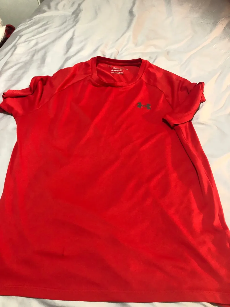 Boys under armour top size S €5 - Image 2