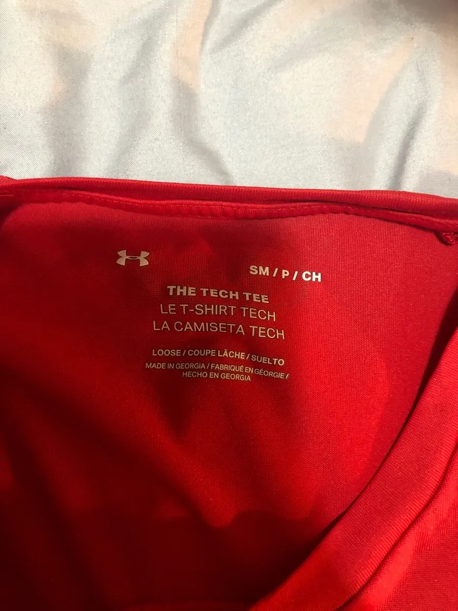 Boys under armour top size S €5 - Image 3