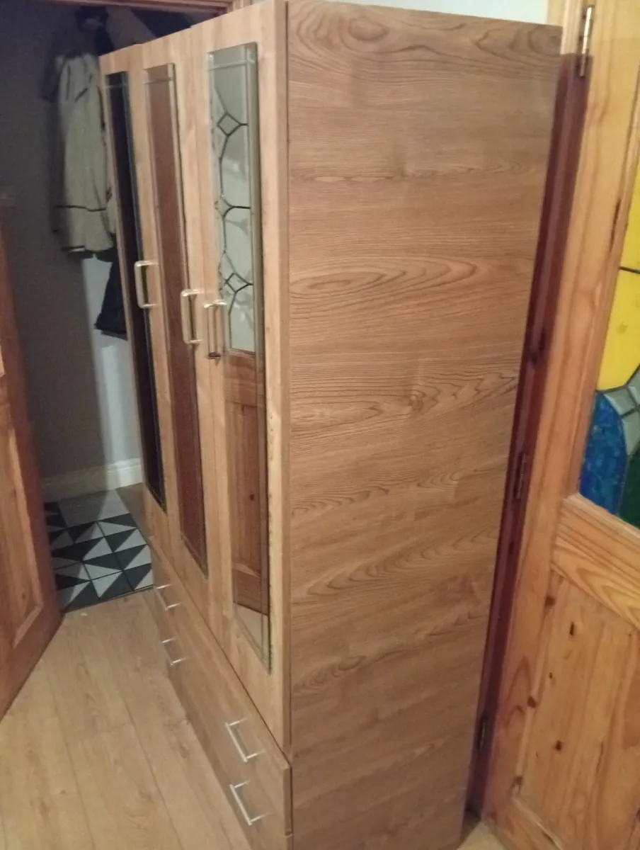 Quality Sturdy Roomy wardrobe with mirrors - Image 4