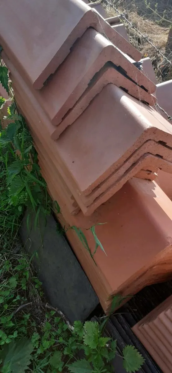 Bangor slates chimney pot ridge roof tiles granit - Image 2