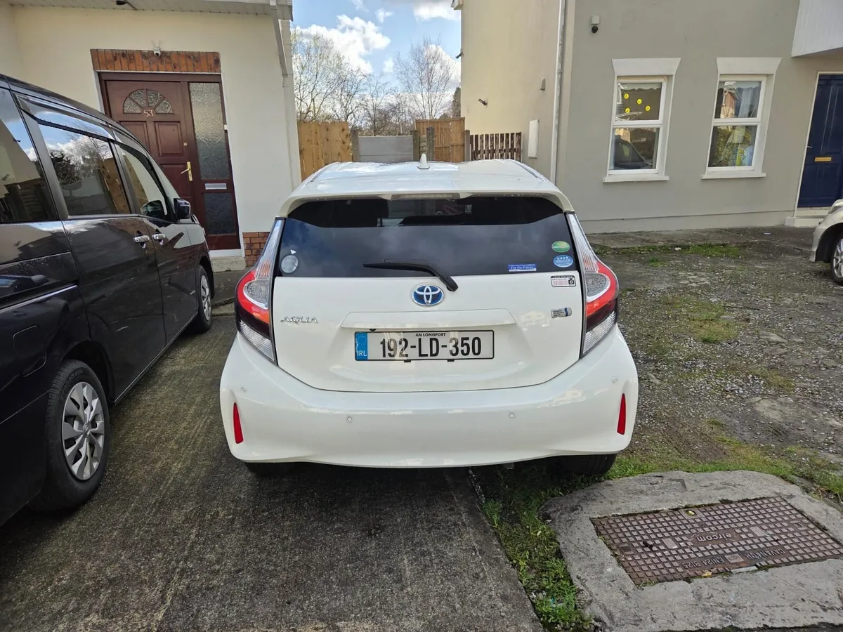 TOYOTA AQUA Hybrid 1.5 Automatic - Image 2