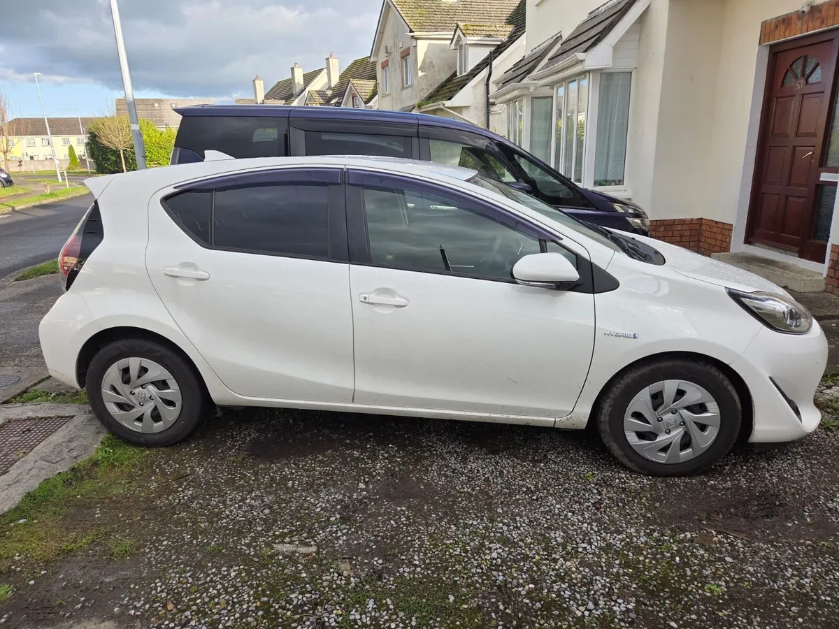 TOYOTA AQUA Hybrid 1.5 Automatic - Image 3