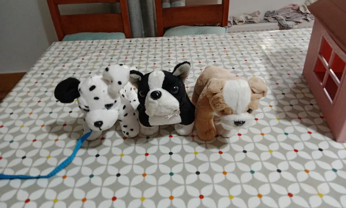 Our Generation Dog house and 3 dogs - Image 2