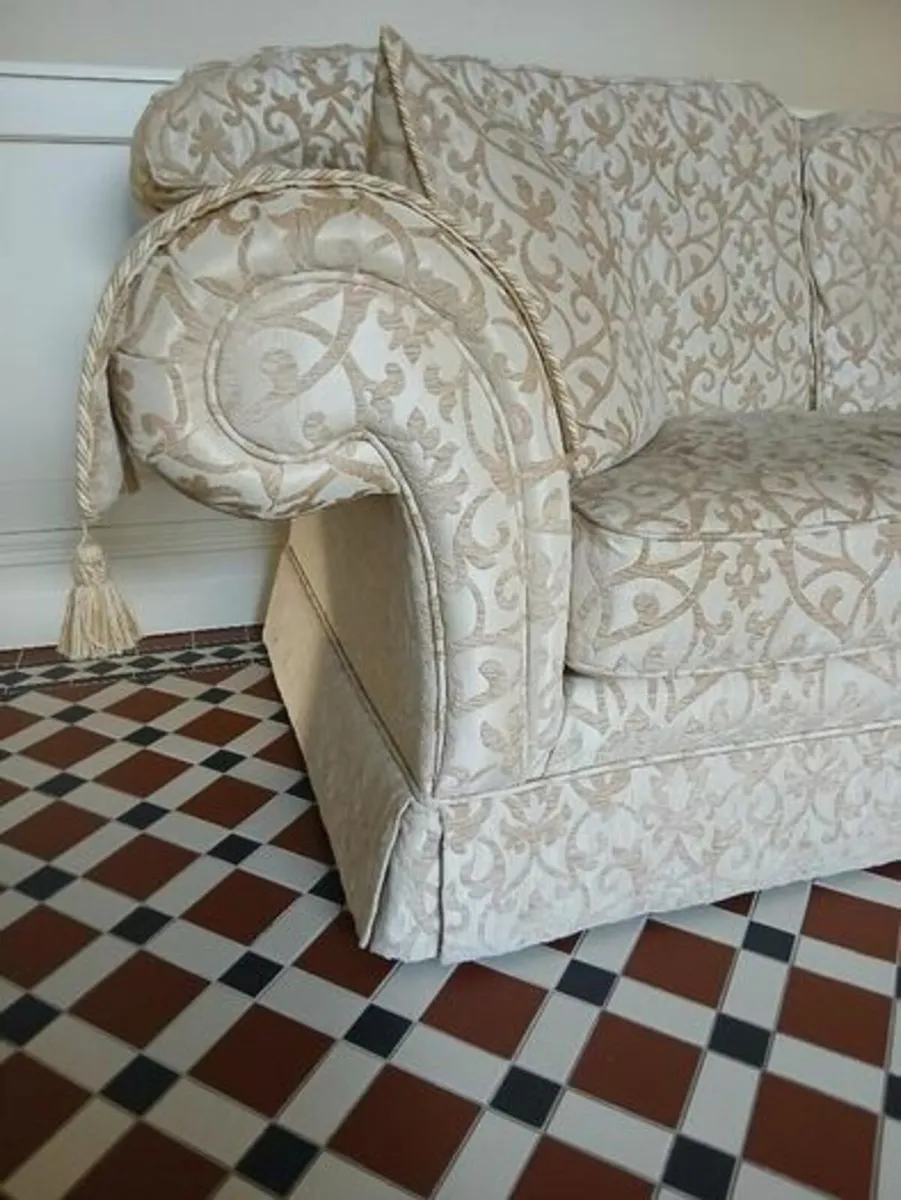 3 SEATER SOFA AND ARMCHAIR - Image 2
