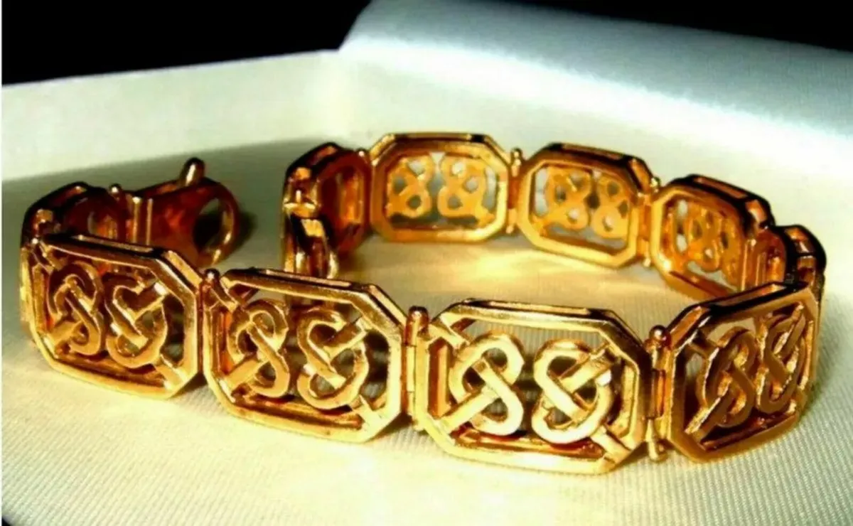 Vintage Hallmarked 9ct Gold Celtic Bracelet - Image 2