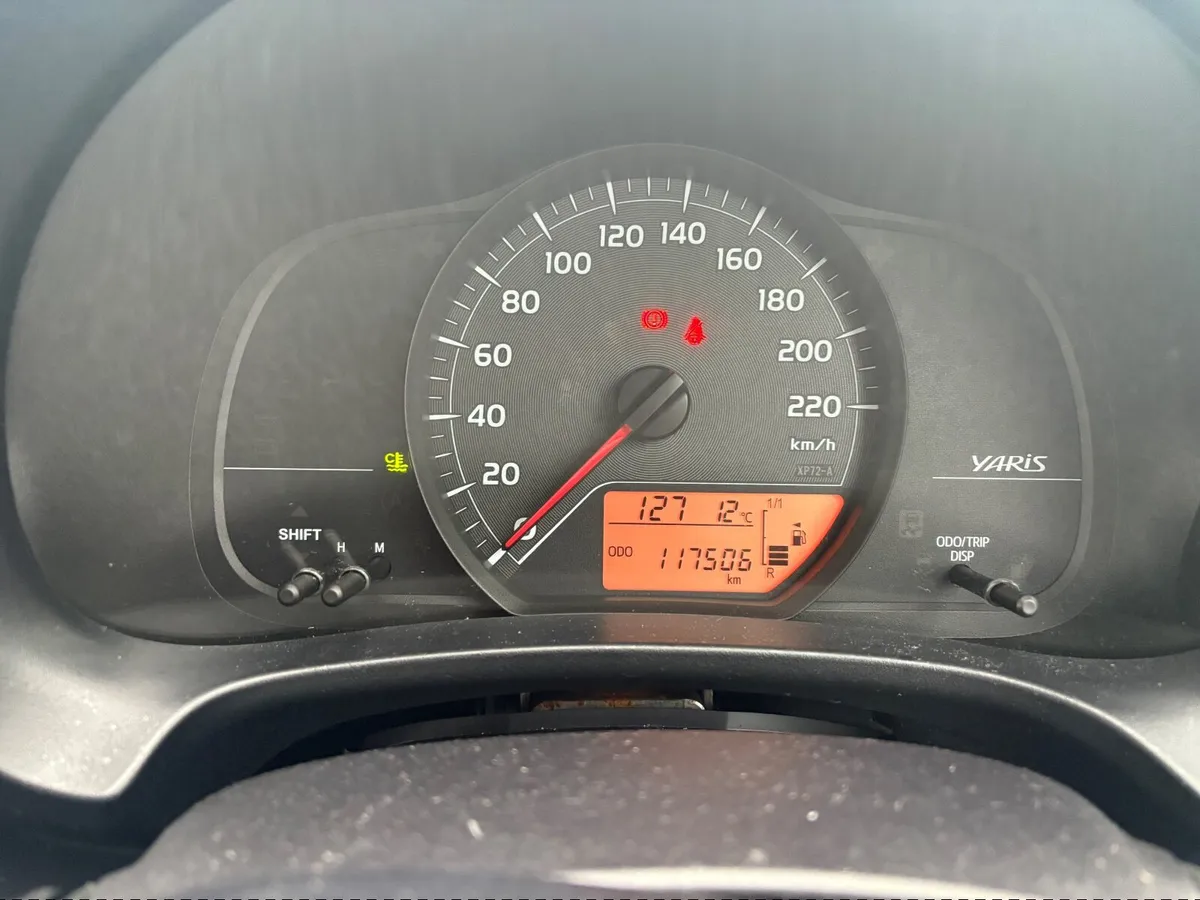 Toyota Yaris 2013 - Image 2