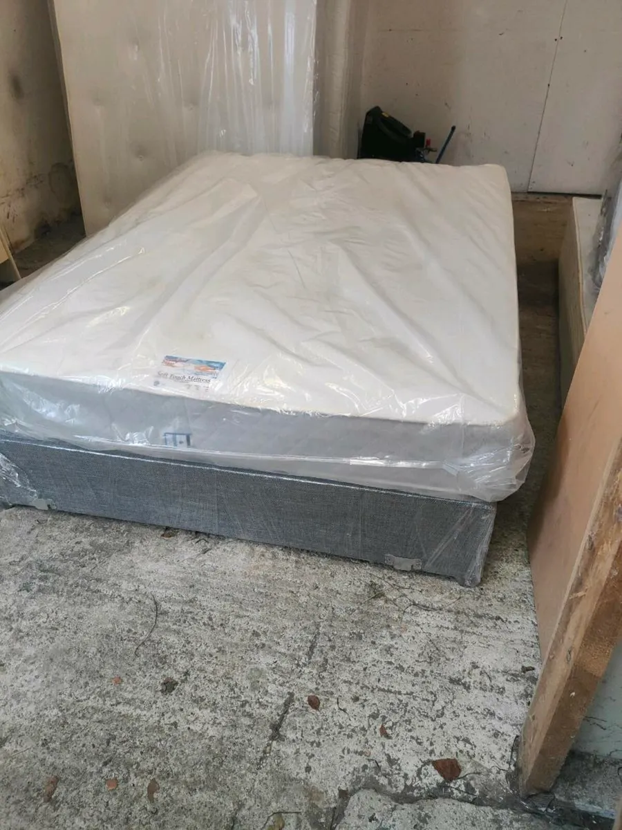 Double divan bed - Image 1