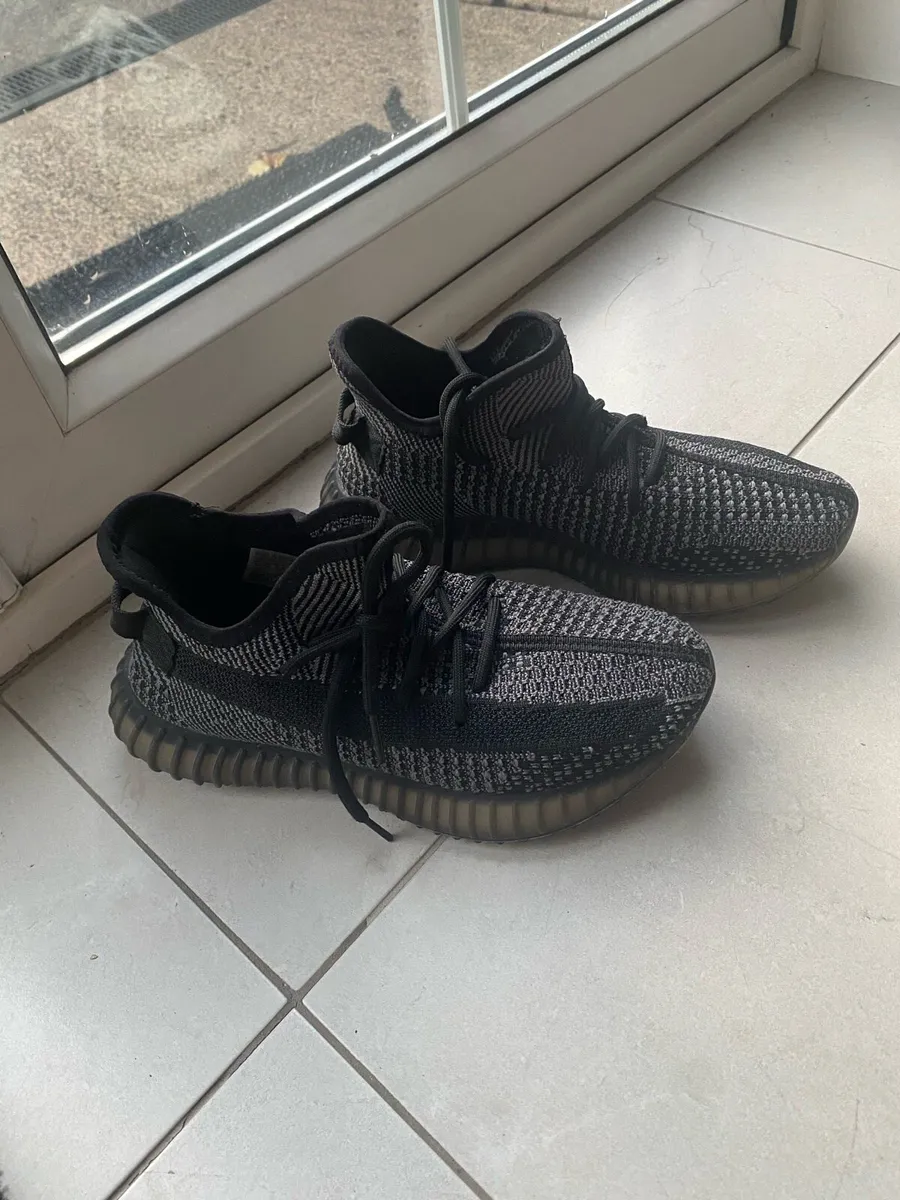 Fake Yezzy boys size 5/6. Trainer slippers. - Image 1