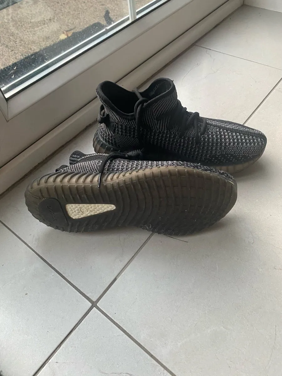 Fake Yezzy boys size 5/6. Trainer slippers. - Image 2