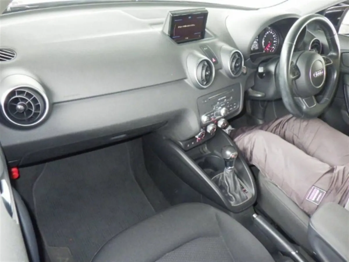 Audi A1 1.0 TFSI - BLACK/SILVER 2-TONE - FACTORY A - Image 3