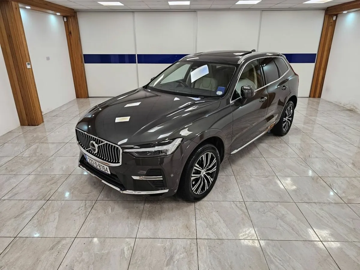 Volvo XC60 B4 INSCRIPTION // PANORMAIC ROOF - Image 3