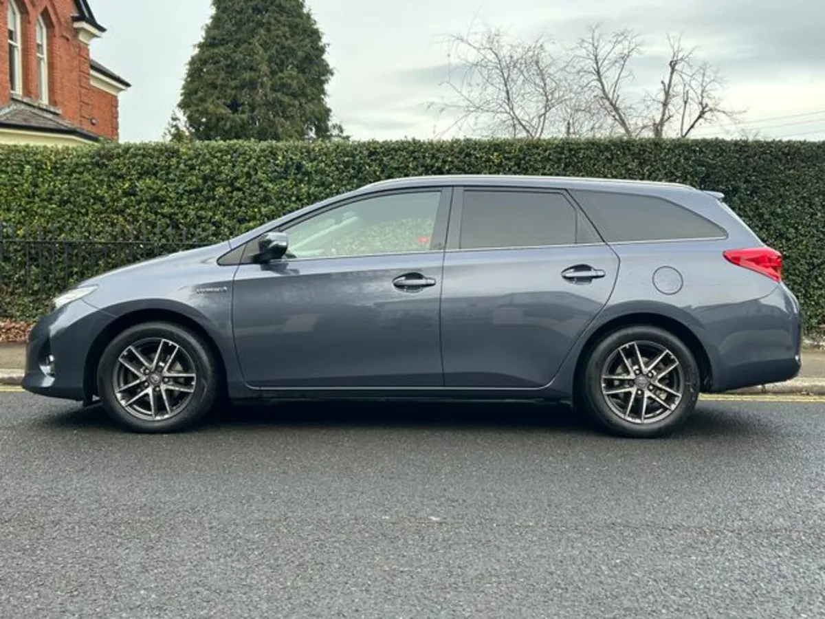 Toyota Auris 1.8 VVTI - HYBRID - ICON PLUS - FULL - Image 4