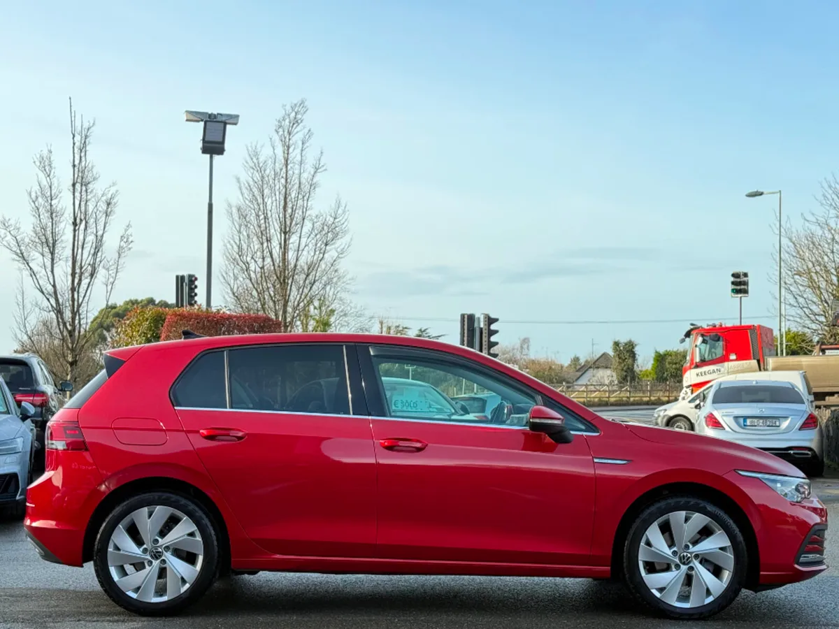 Volkswagen Golf STYLE 2.0 TDI 115HP 5DR *HIGH SPEC - Image 4