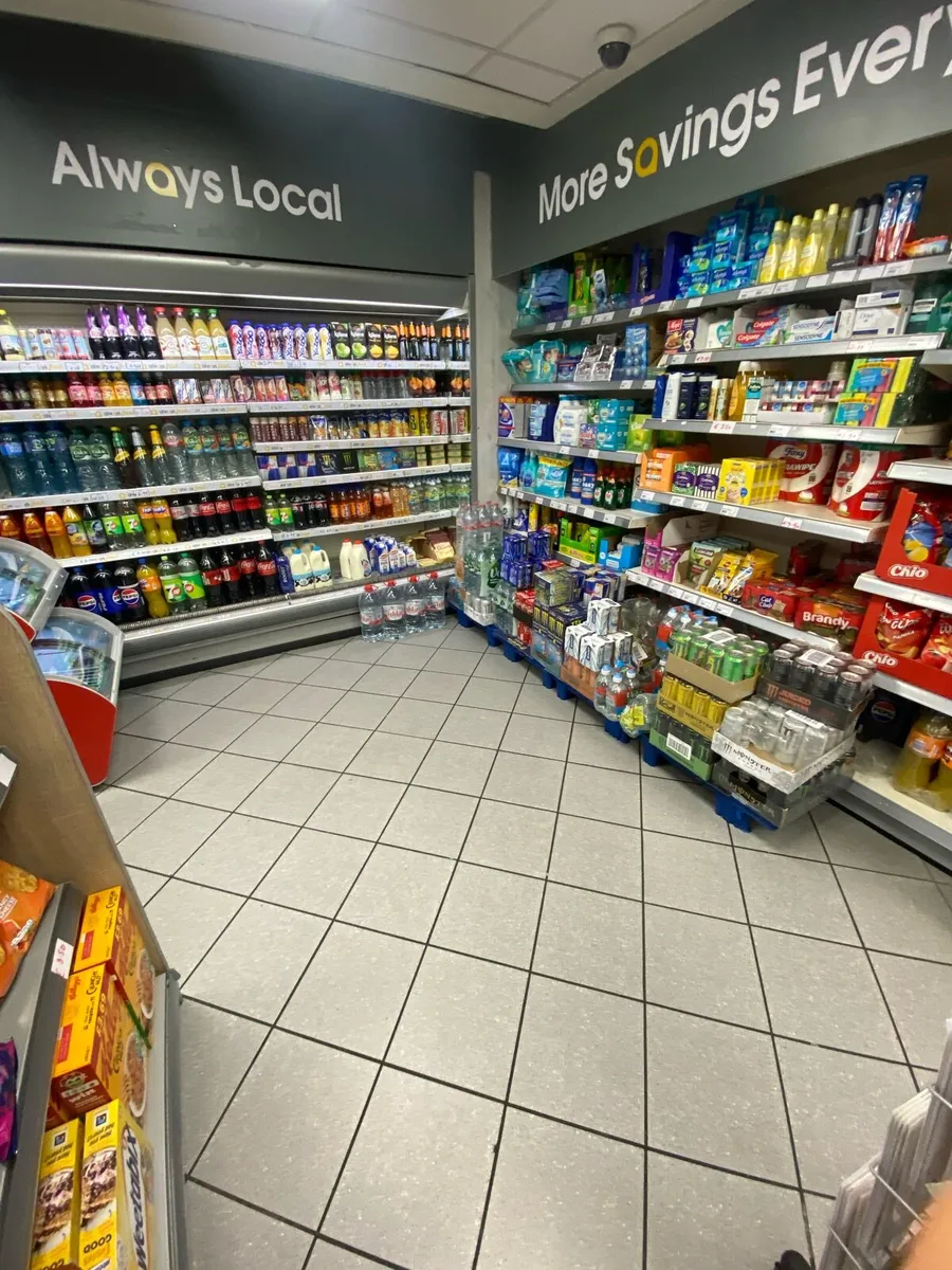 Retail shop +hot&cold Dali and icecream shop - Image 4