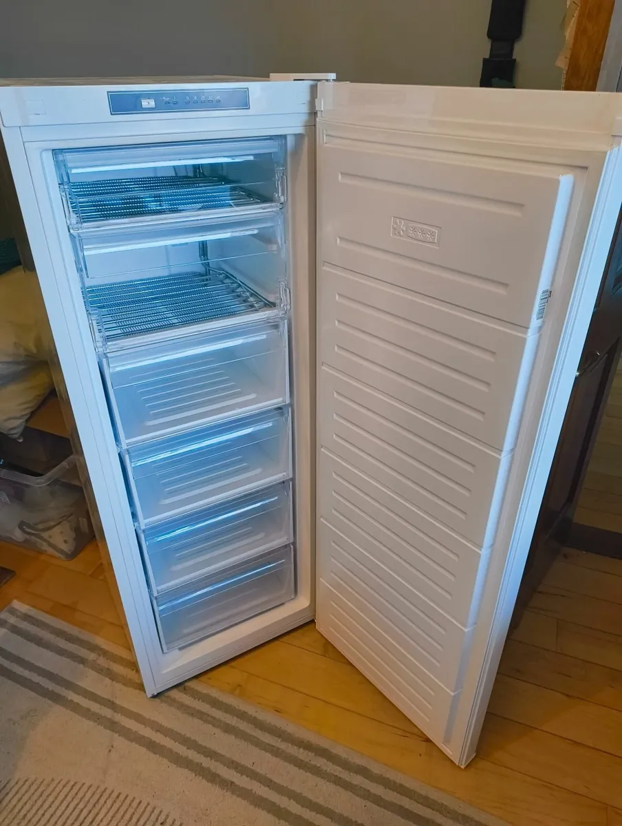 Free Standing Freezer 210l - Image 1