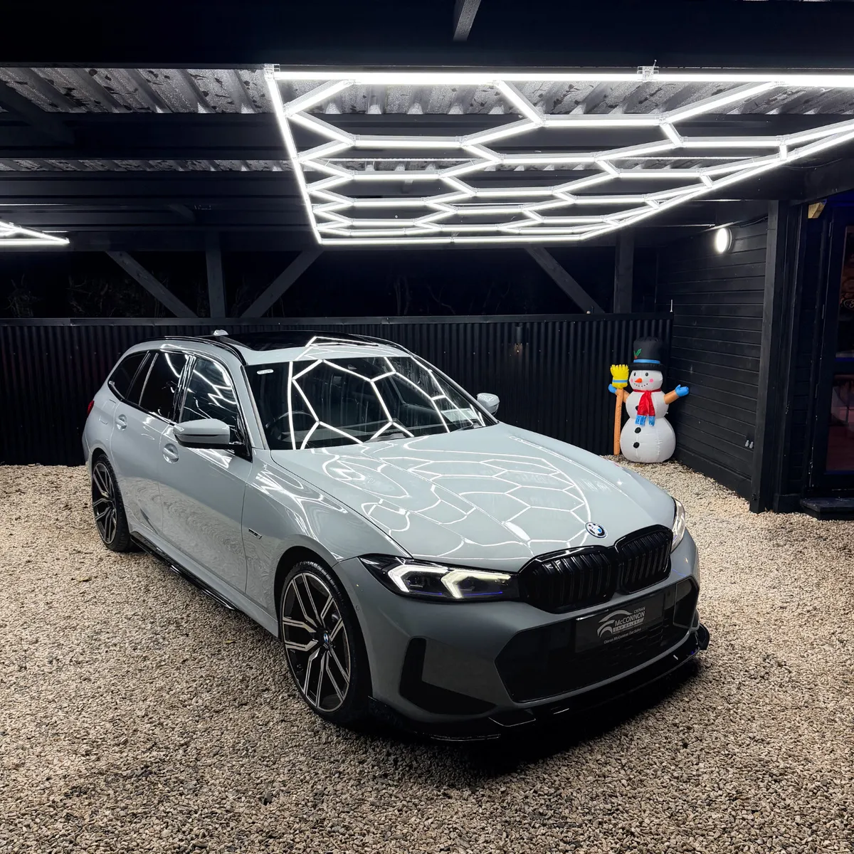 2023 (231) BMW 330e M-SPORT LCI TOURING PRO 290BHP - Image 3