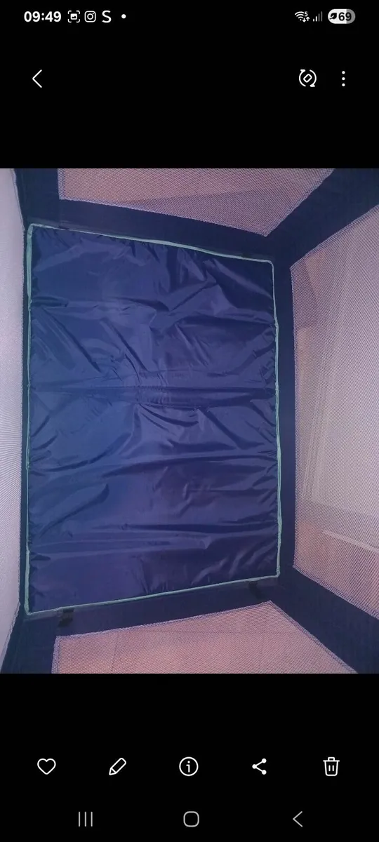 Baby travel cot - Image 3