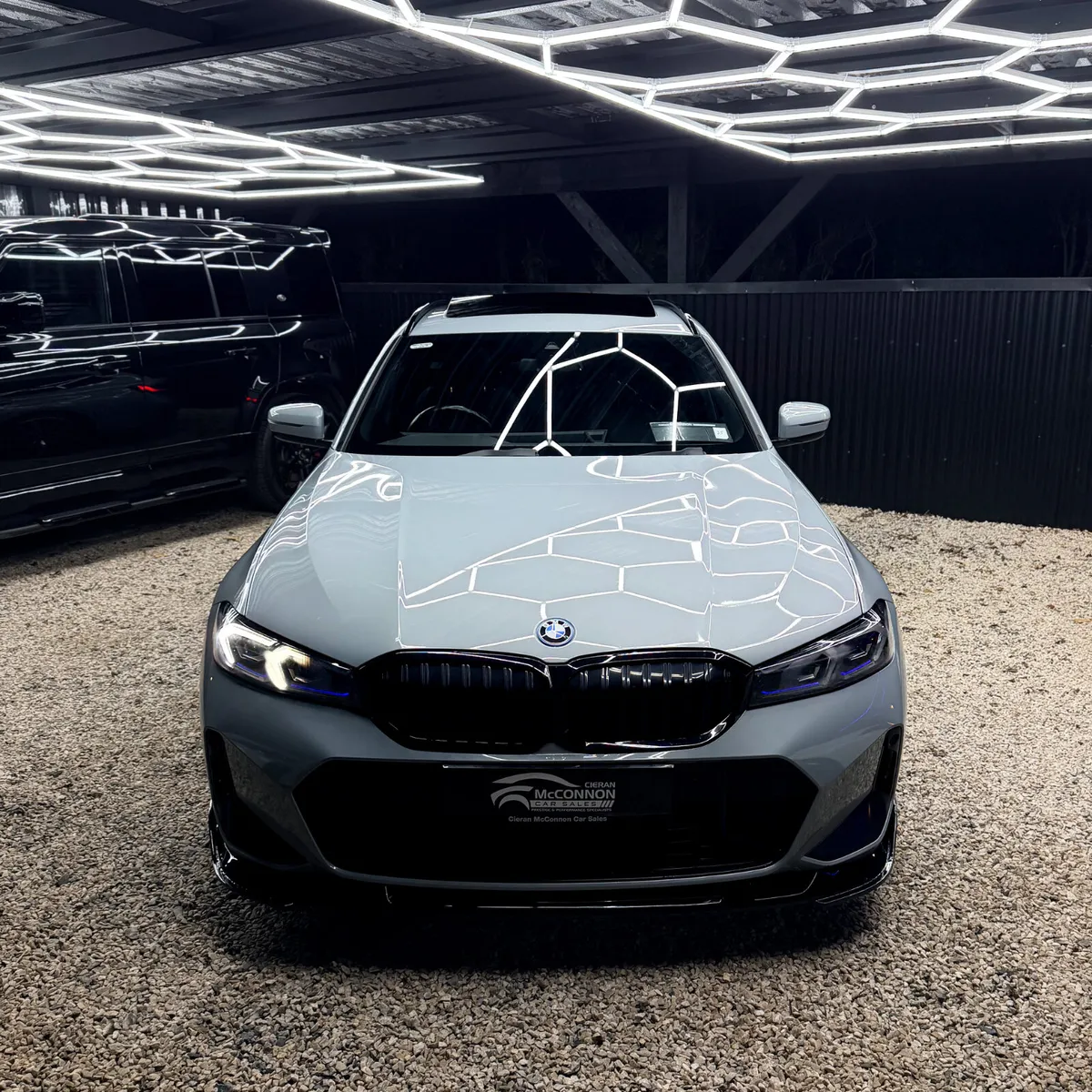 2023 (231) BMW 330e M-SPORT LCI TOURING PRO 290BHP - Image 4