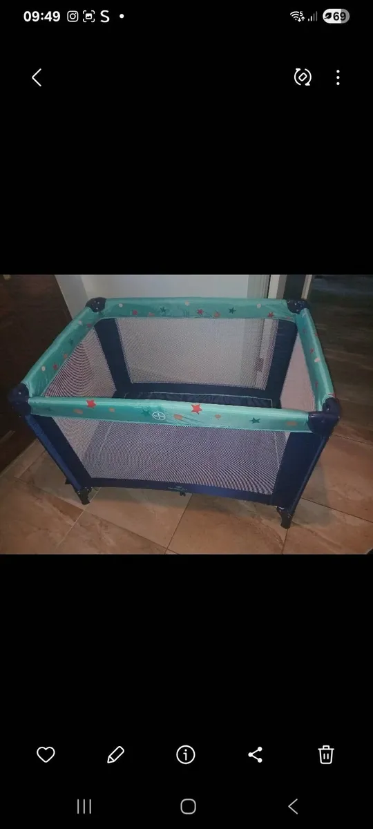 Baby travel cot - Image 4