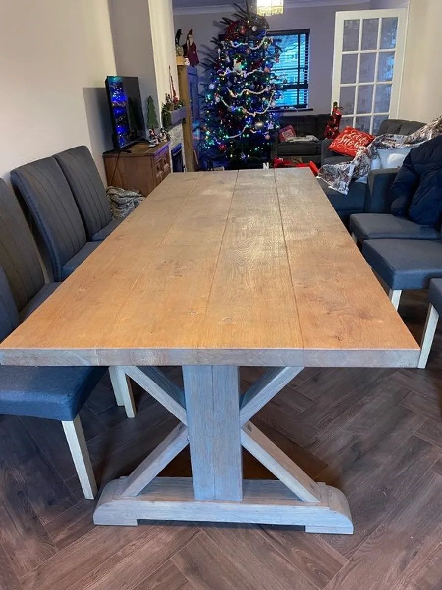 solid oak table - Image 1