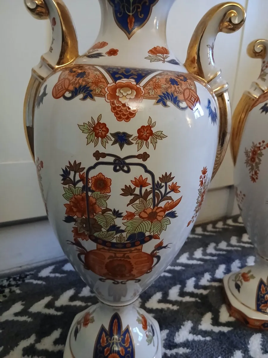 Beautiful Vintage Japanese Trophy Urns. - Image 4