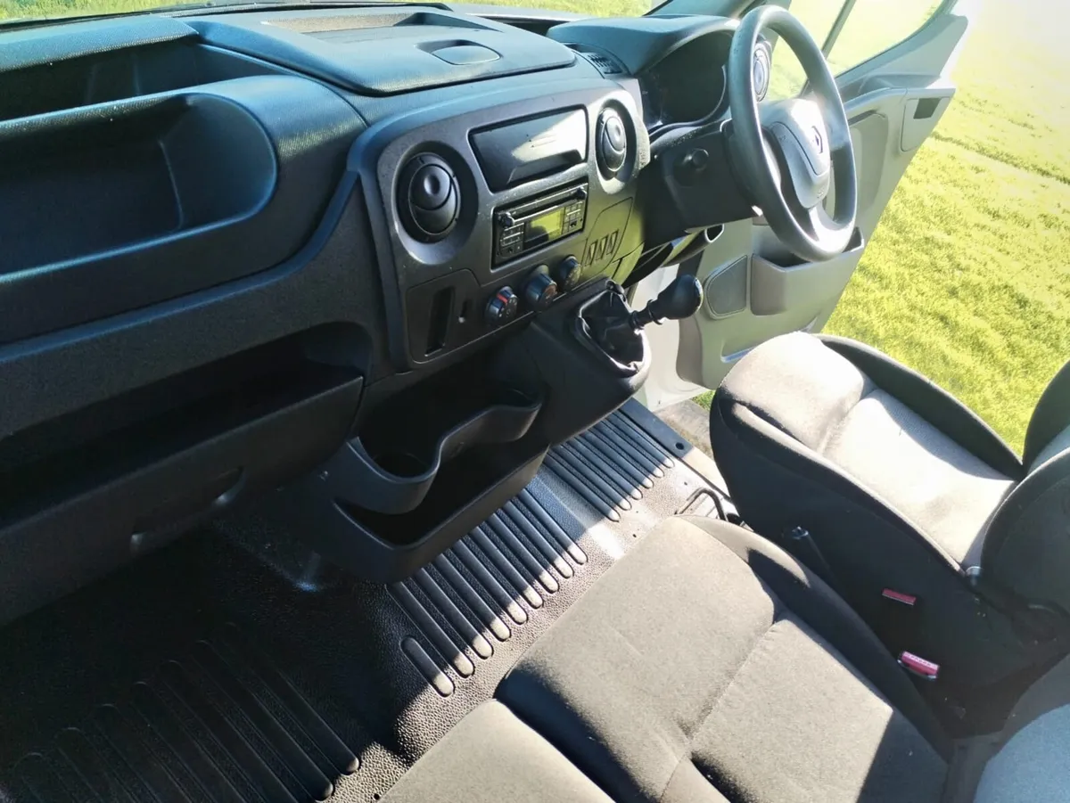 Renault Master - Image 4