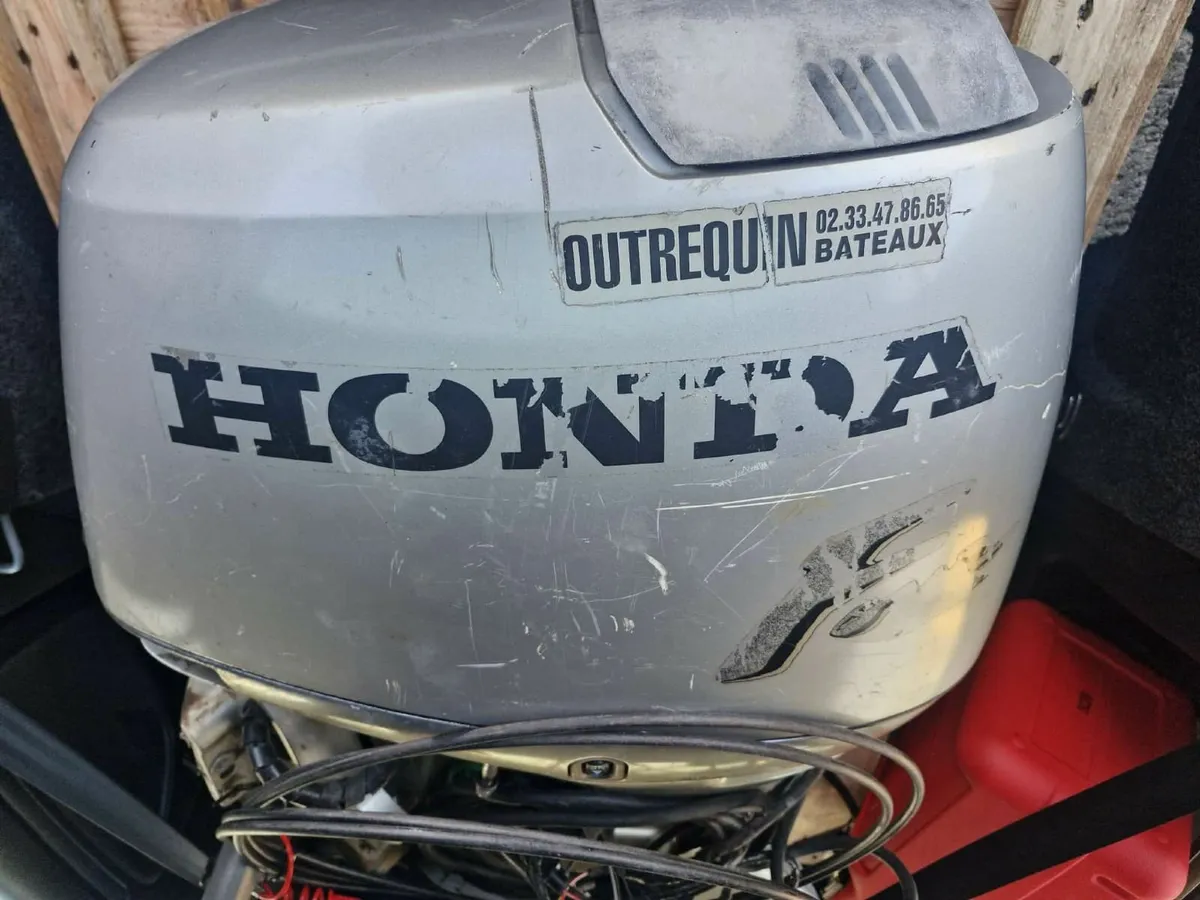 Honda BF50 Outboard Engine (2007) - Image 1