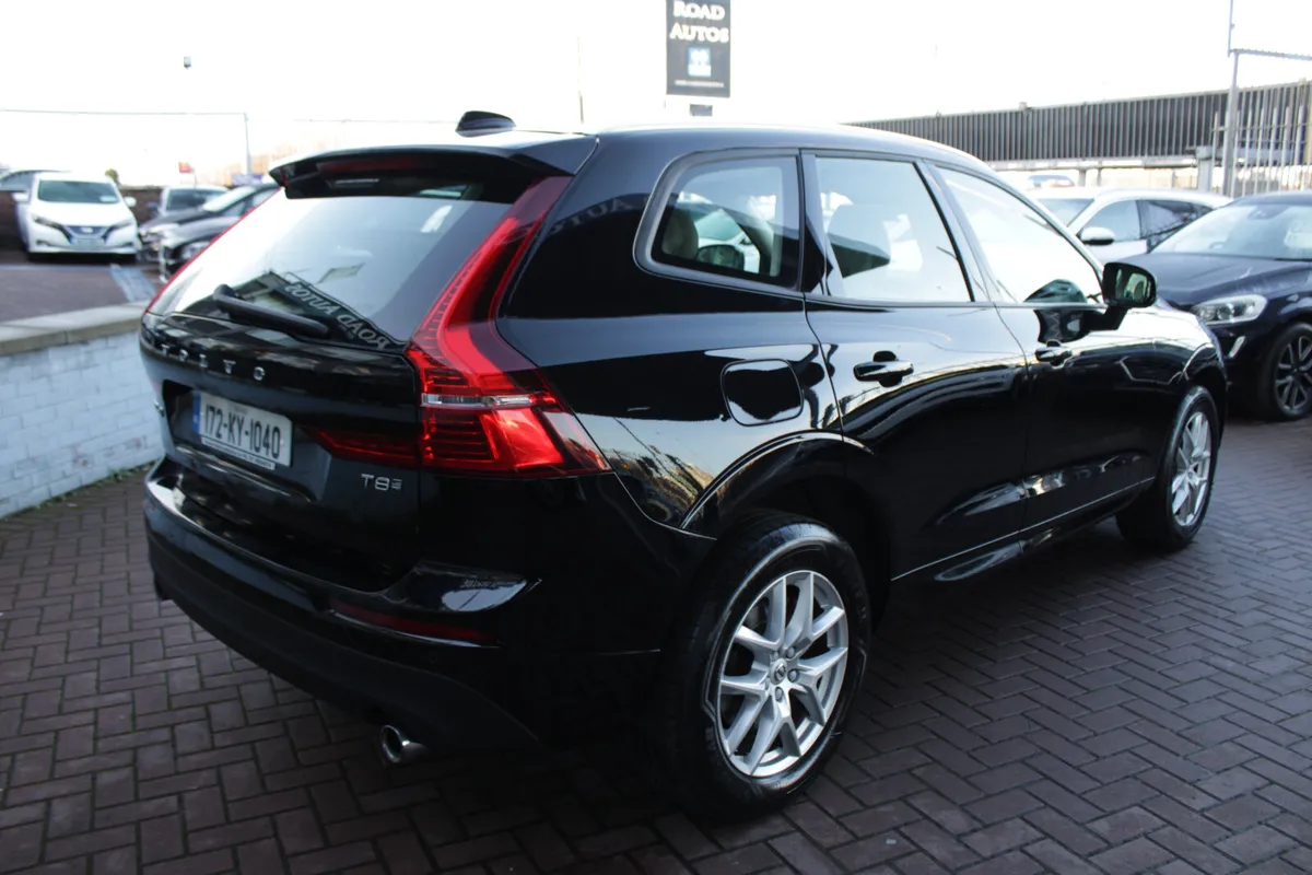 T8 PHEV MOMENTUM  5DR ESTATE AUTO // PLUG IN HYBRI - Image 4