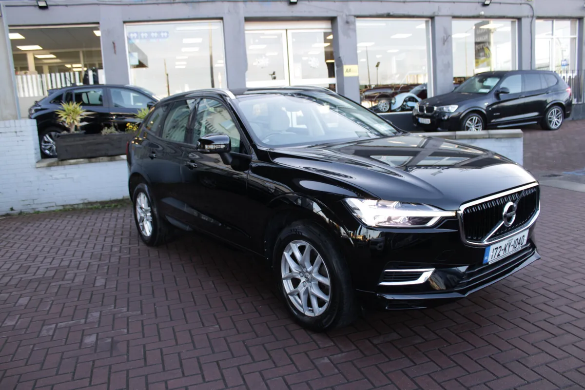 T8 PHEV MOMENTUM  5DR ESTATE AUTO // PLUG IN HYBRI - Image 1