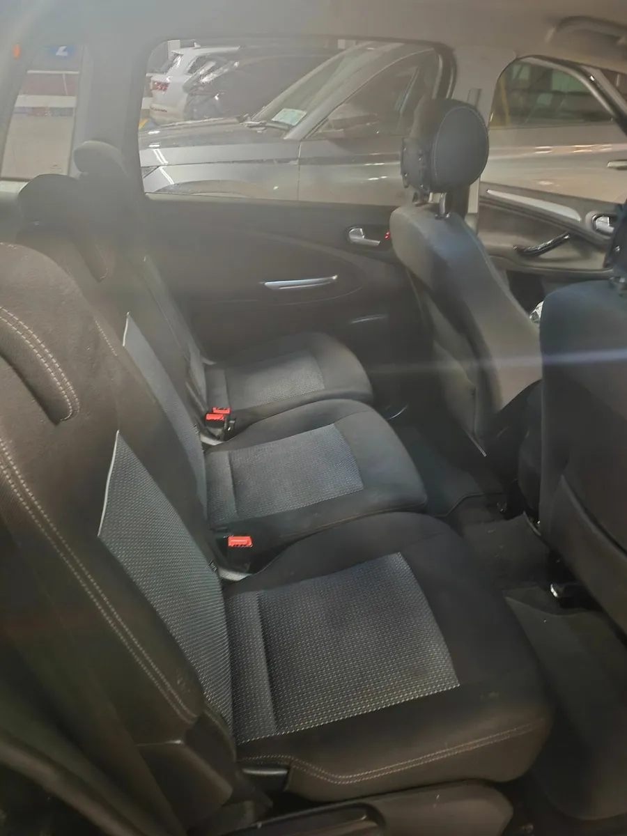 Ford S-Max 2011 - Image 2