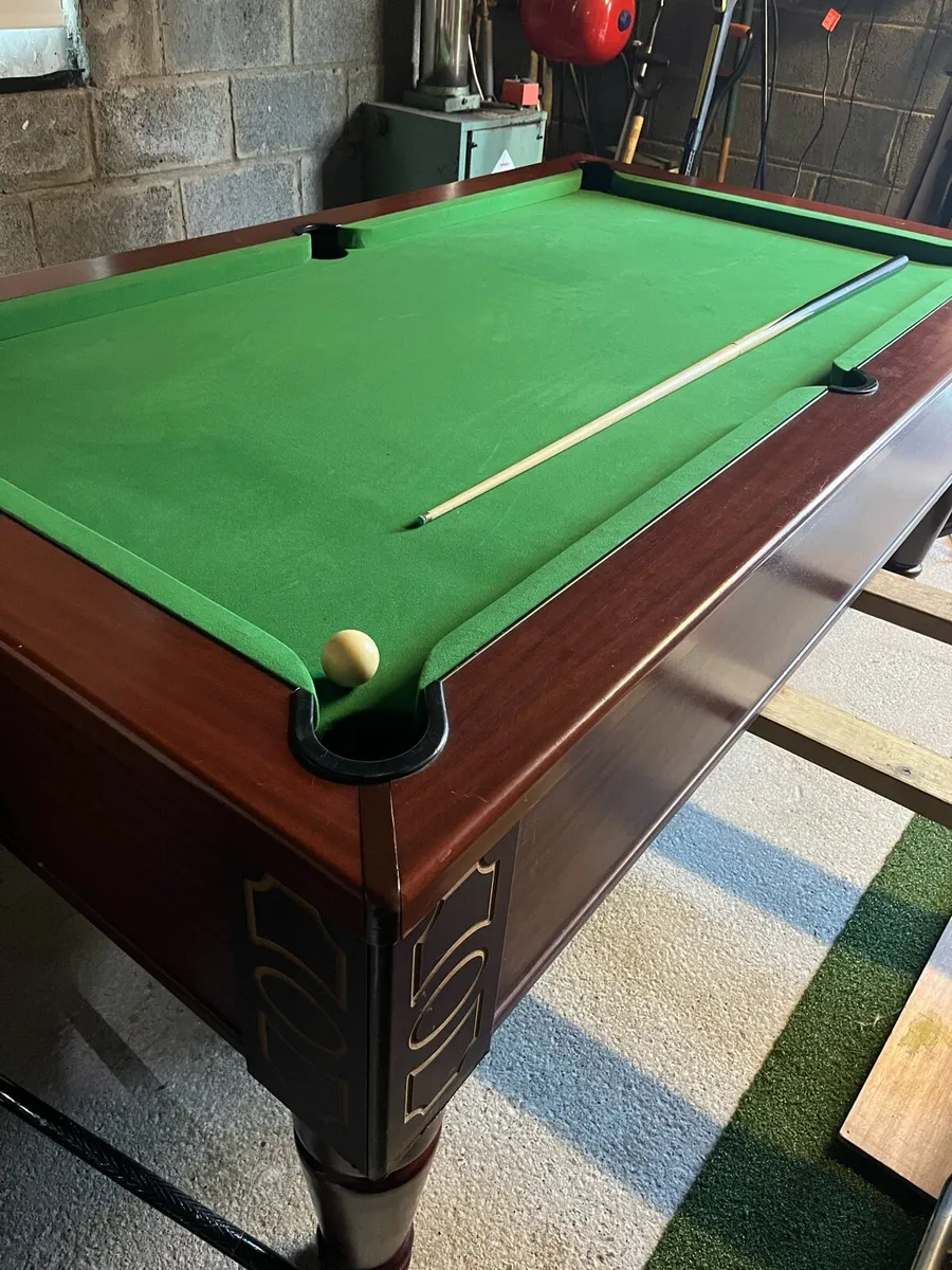 Pool table - Image 1