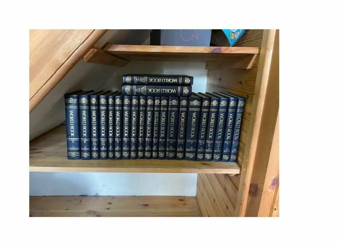 World Book Encyclopdias - 22 in great condition