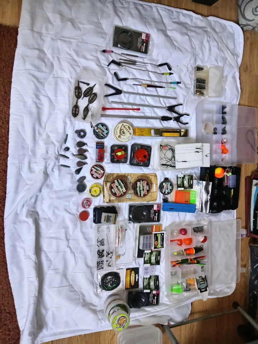 Large collection of Coarse Fishing accessories - Image 4