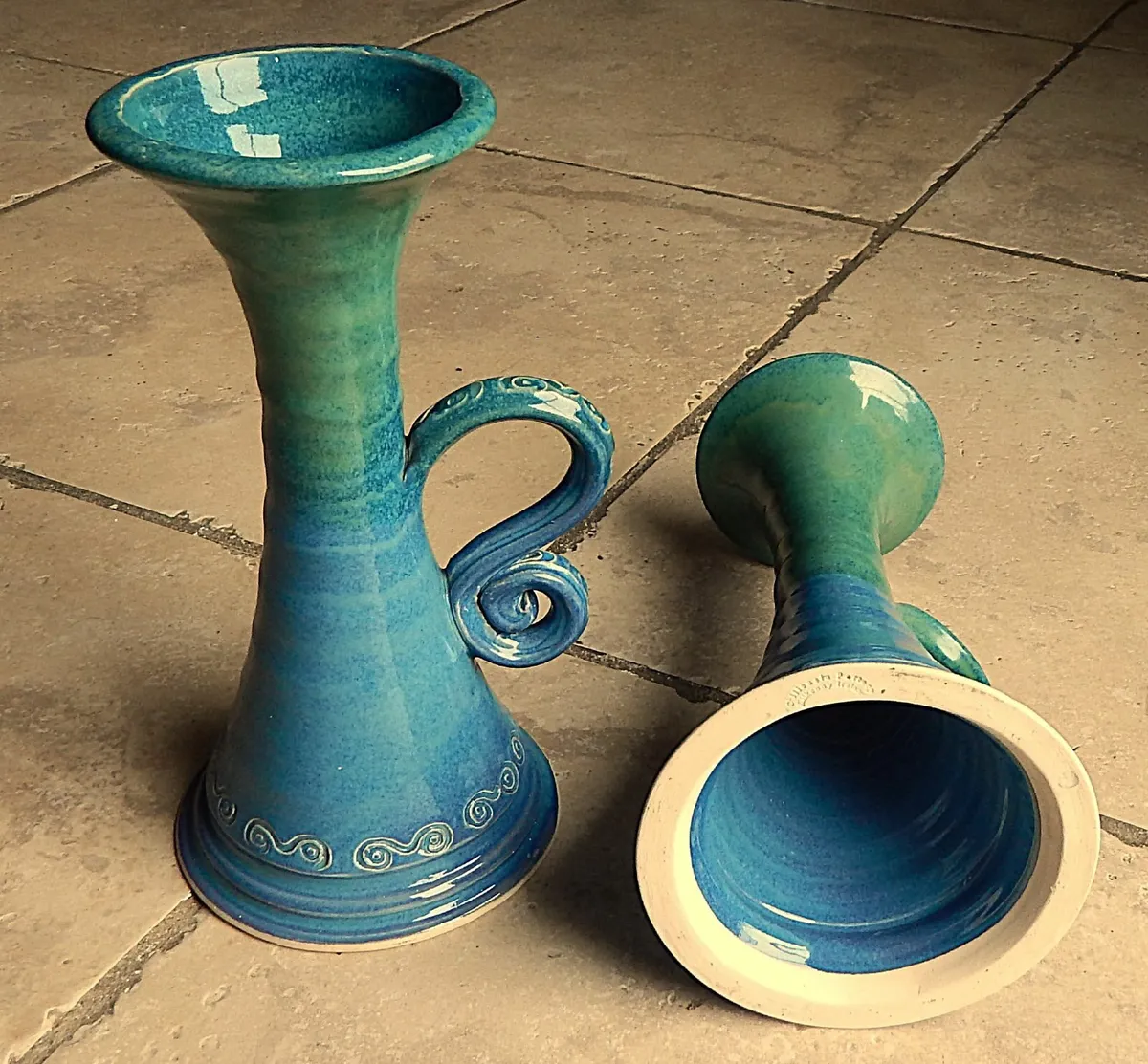 Pair of Studio Cillcuain Pottery Kilkenny Vases - Image 4