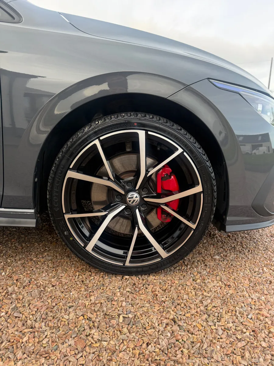 212 Volkswagen Golf GTE 245Bhp *WINTER PACK* - Image 3