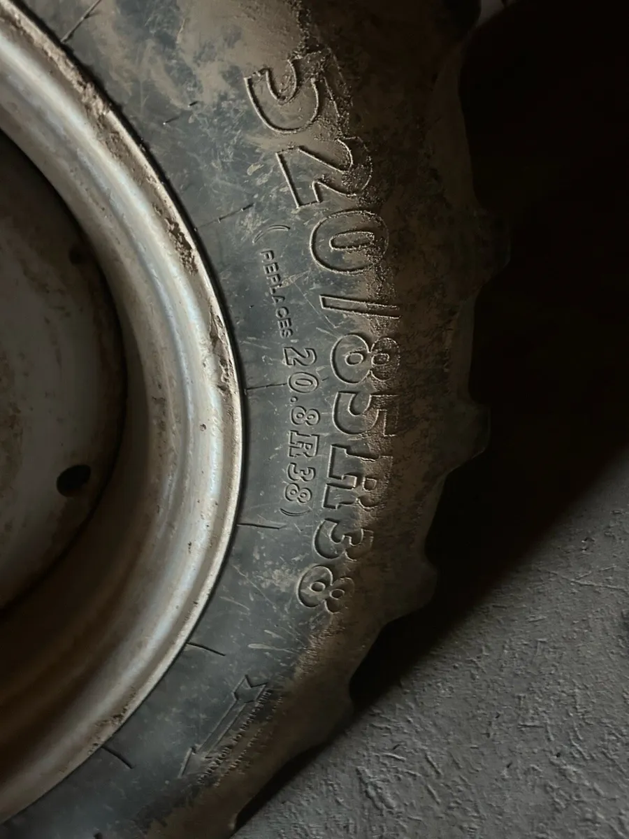 X2 10 stud rims 520/85 R38 - Image 2