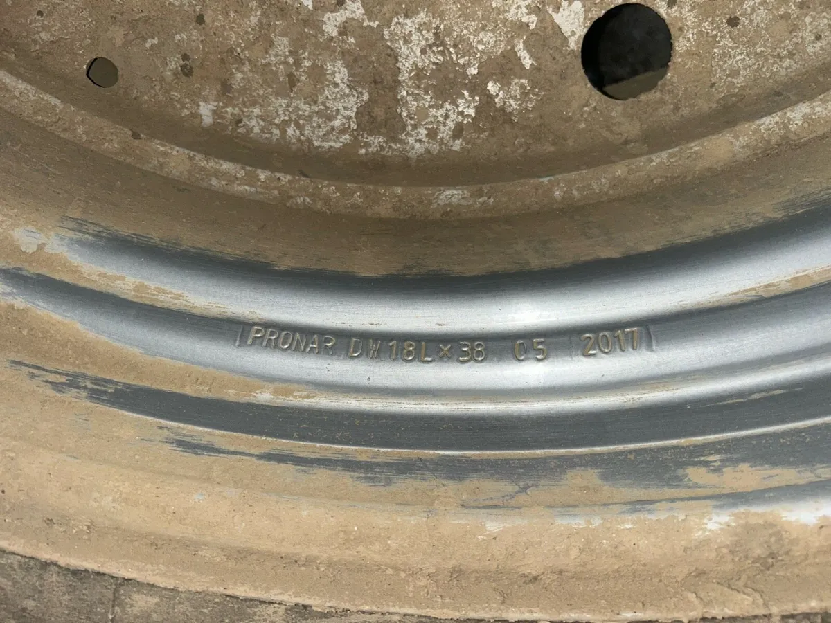 X2 10 stud rims 520/85 R38 - Image 3