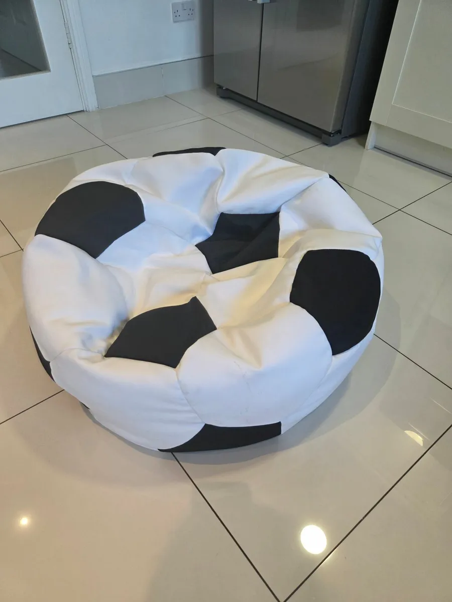 Toys football bean bag - Image 1