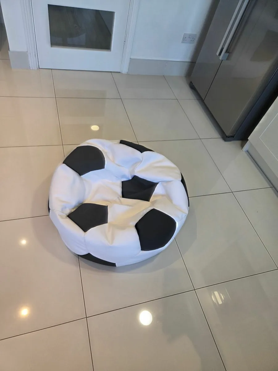 Toys football bean bag - Image 4