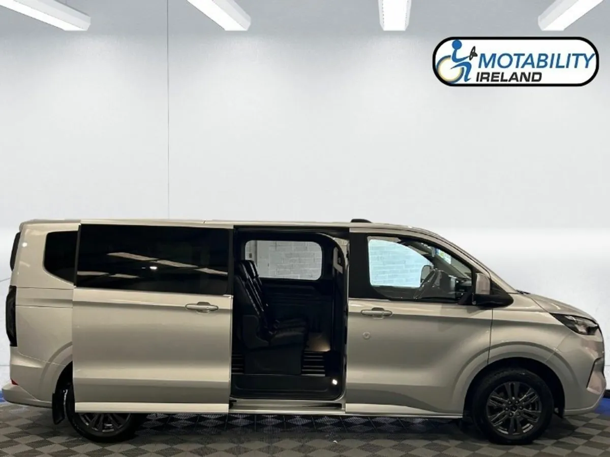 Ford Tourneo Custom Wheelchair Accessible Taxi - Image 4